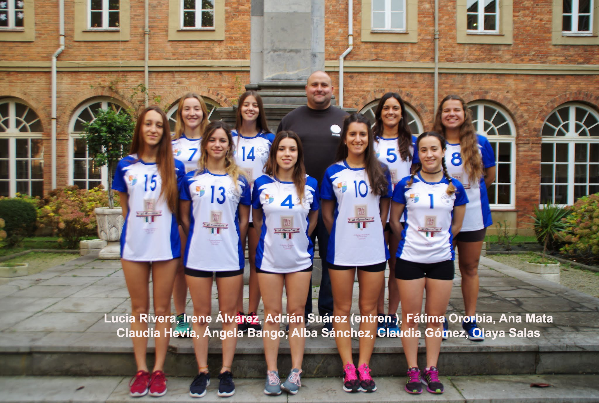 Claudia Hevia convocada con el equipo de la Universidad de Oviedo de Voleibol