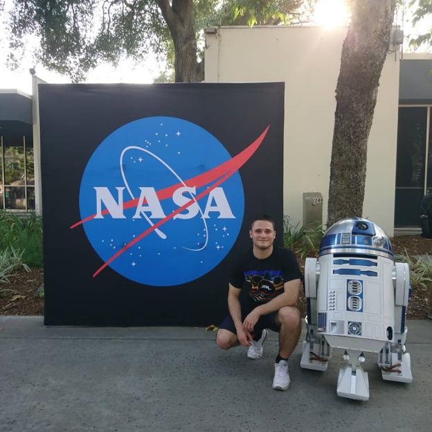 Álvaro Pendás (p.2015) cuenta su experiencia en el Jet Propulsion Laboratory de la NASA, en Pasadena max-width=