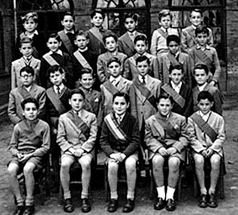 Alumnos de la Inmaculada, con Puyol situado en la tercera fila, el tercero por la izquierda. Foto: LNE. 