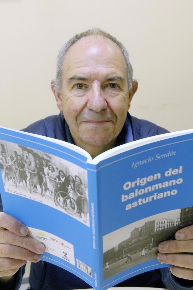 Nuestro compañero Ignacio Sendín (p 1969)  presenta su segundo libro sobre el origen del balonmano max-width=