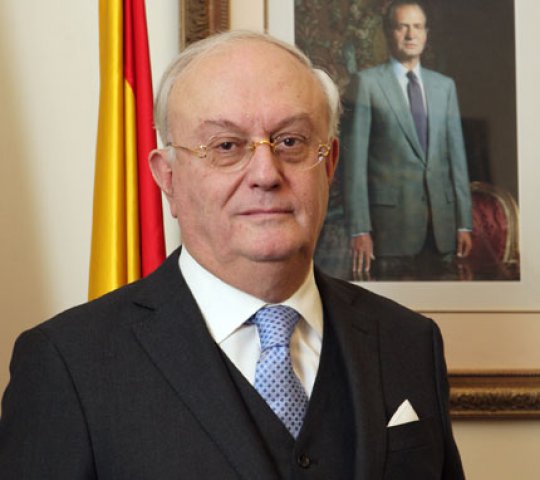 El diplomático Antonio Segura Morís (p. 1961), Alumno Distinguido del 2011